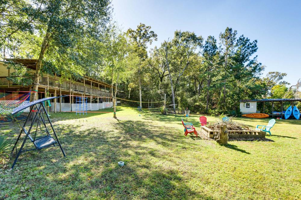 Lake Livingston Home with Dock and Deck!